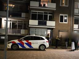 Gewapende overvallers mishandelen bewoner en gaan er met geld vandoor