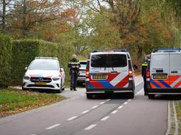 De politie zoekt een voortvluchtige in Oosterhout (foto: Jeroen Stuve / Persbureau Heitink).