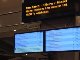 Geen treinen op station Den Bosch (foto: Noël van Hooft).
