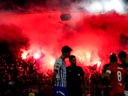 Supporters van Helmond Sport bij de derby tegen FC Eindhoven (foto: Gabriel Calvino Alonso/Orange Pictures).