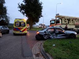 Auto's botsen op elkaar, twee gewonden naar het ziekenhuis