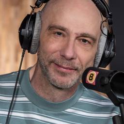 Hubert Mol maakt de allergezelligste radio van heel Brabant (en ver daarbuiten). De beste muziek om op te werken of te poetsen, leuke gasten en natuurlijk een spelletje.