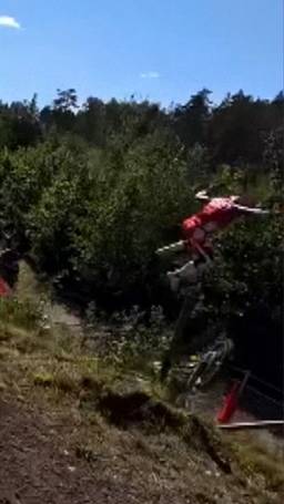 Man vliegt van motor