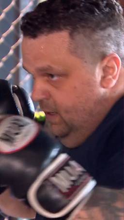 Corné slaat verslaving KO
