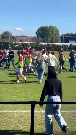 Vechtpartij op voetbalveld