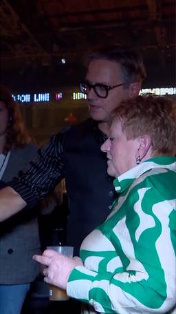 Guus voor bijna lege zaal