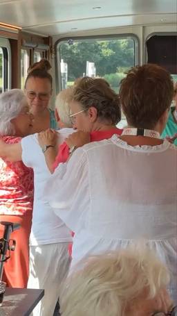Oma's vieren feest