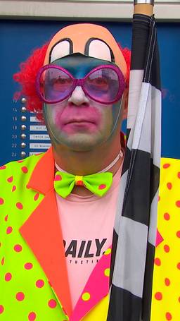 Clown protesteert