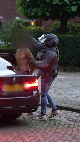 Uit bed gelicht na klopjacht