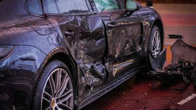 Peperdure Porsche aan gruzelementen na aanrijding in Eindhoven