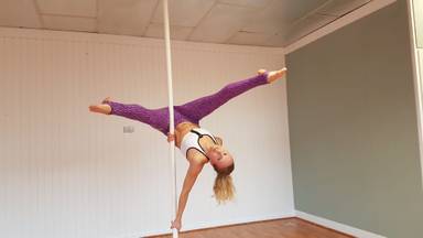 Linda Kastermans doet mee aan het online NK Paalsport. 