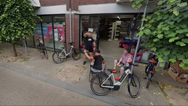 Bezorgers van Flink voor het pand van Flink in de Korte Tuinstraat in Tilburg (foto: Google Streetview).