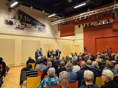 De eerste bijeenkomst van dinsdagavond (foto: Omroep Brabant).