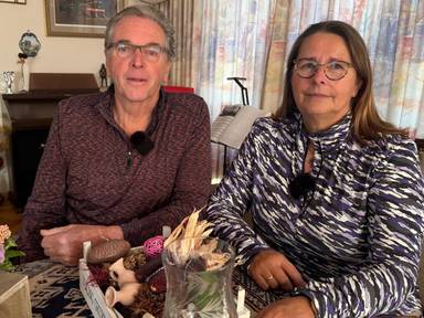 Peter en Marijke Visser in hun huis in het dorp Moerdijk (foto: Erik Peeters).