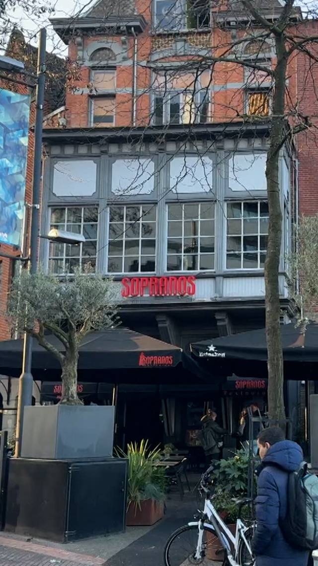 Grote brand in restaurant