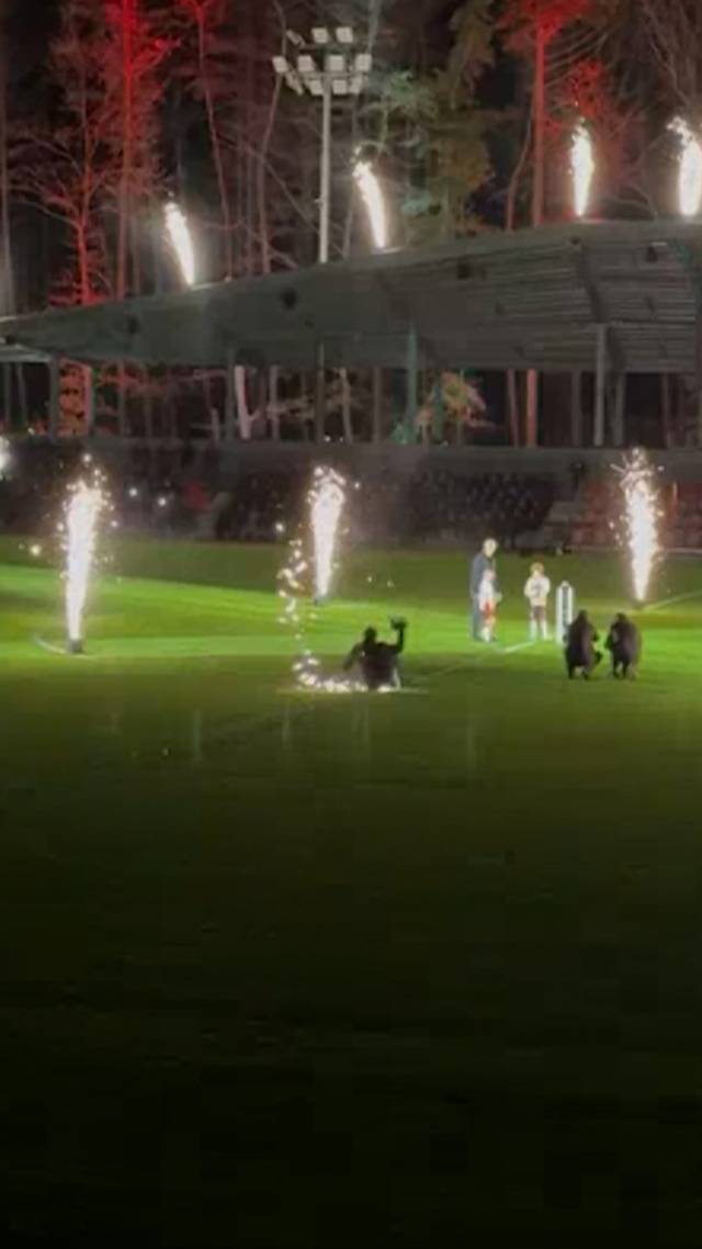 Wie z'n billen brandt...