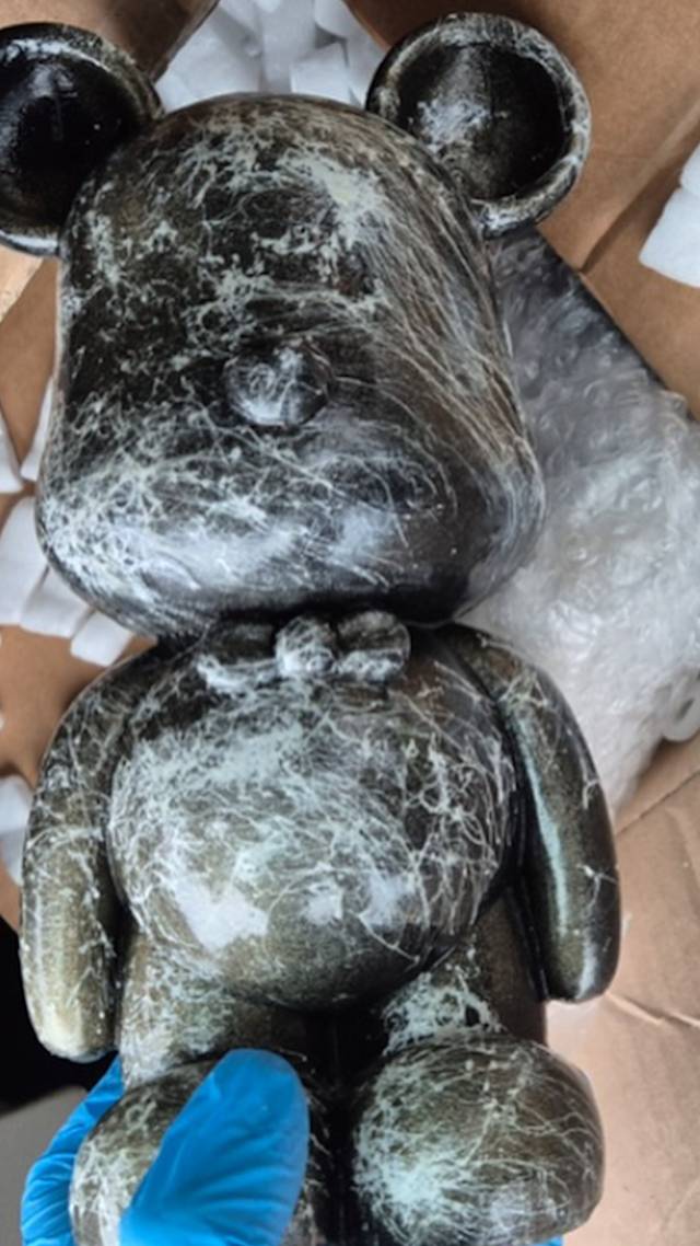 Poppen vol met drugs