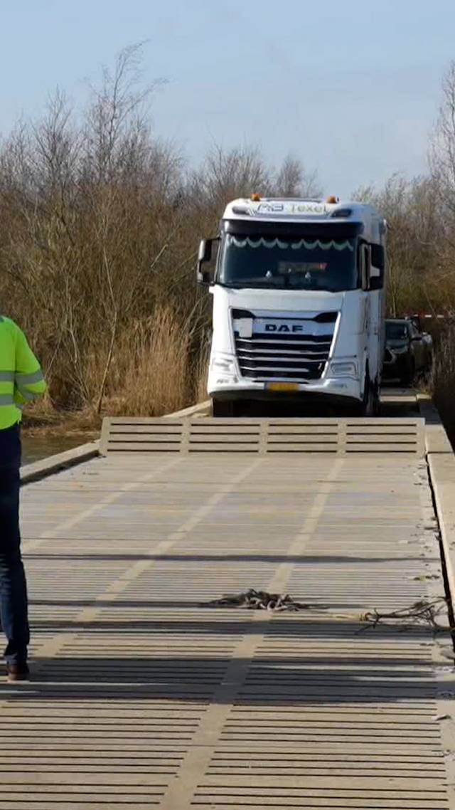 Door de brug gezakt