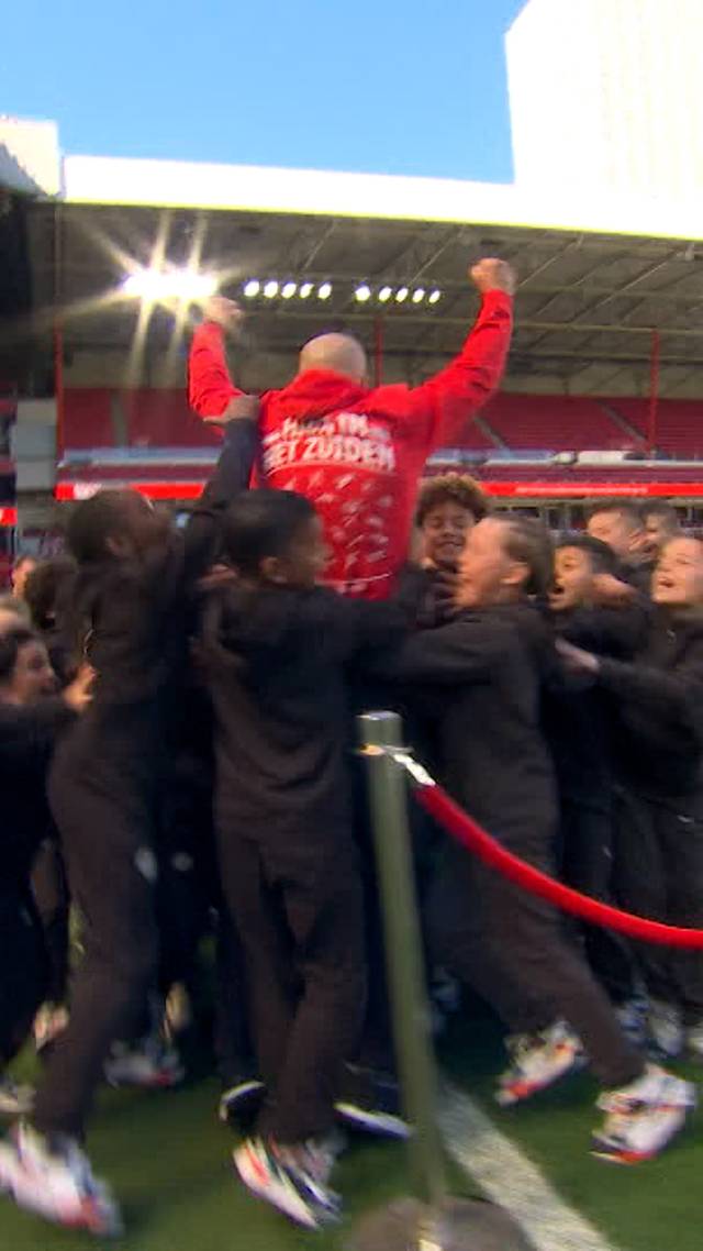 Peter Bosz viert feest