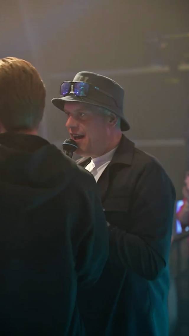 Van Gerwen kan zingen?!