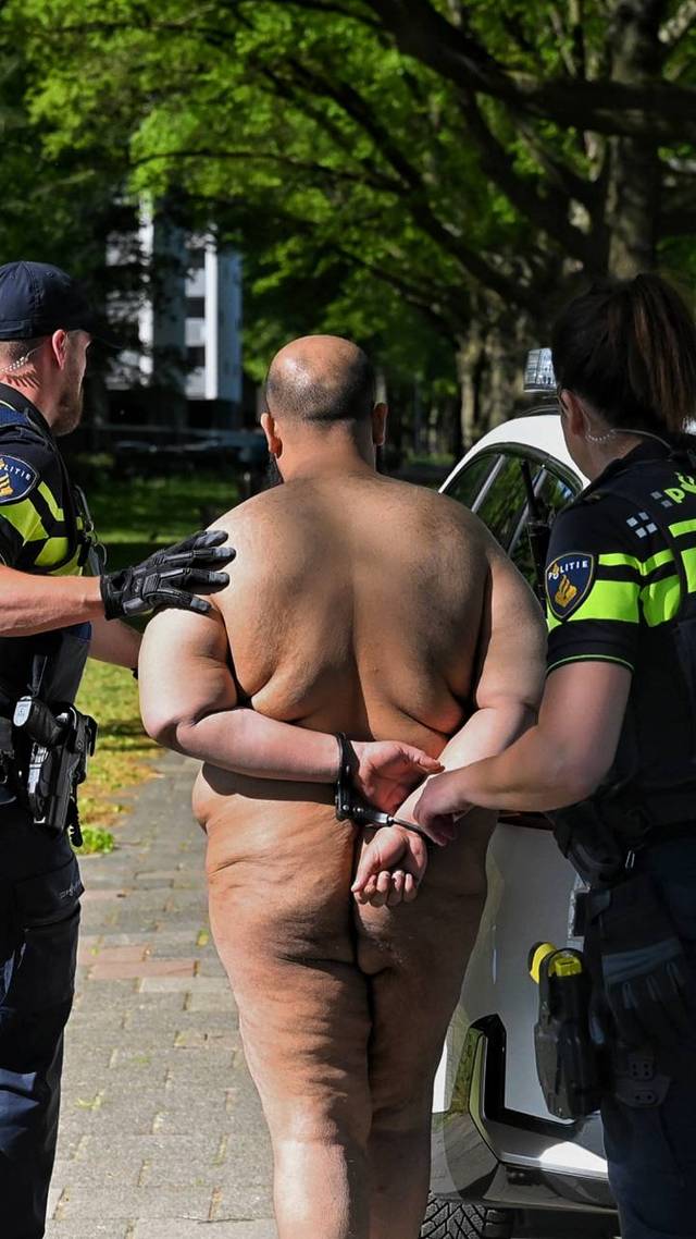 Naakte man op straat?!