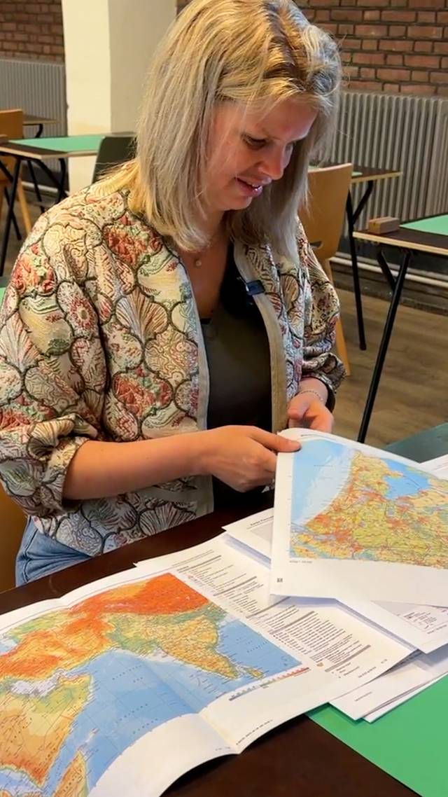 Wie maakt de vragen?