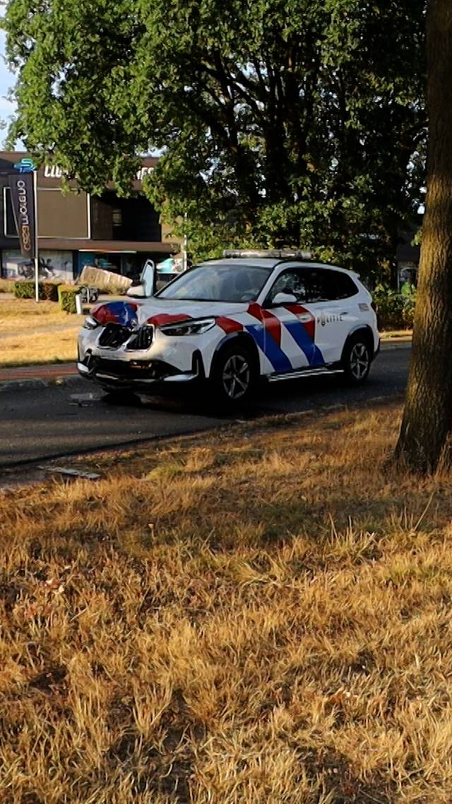 Politieauto geramd