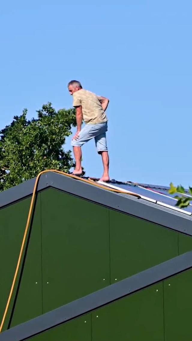 Held op blote voeten