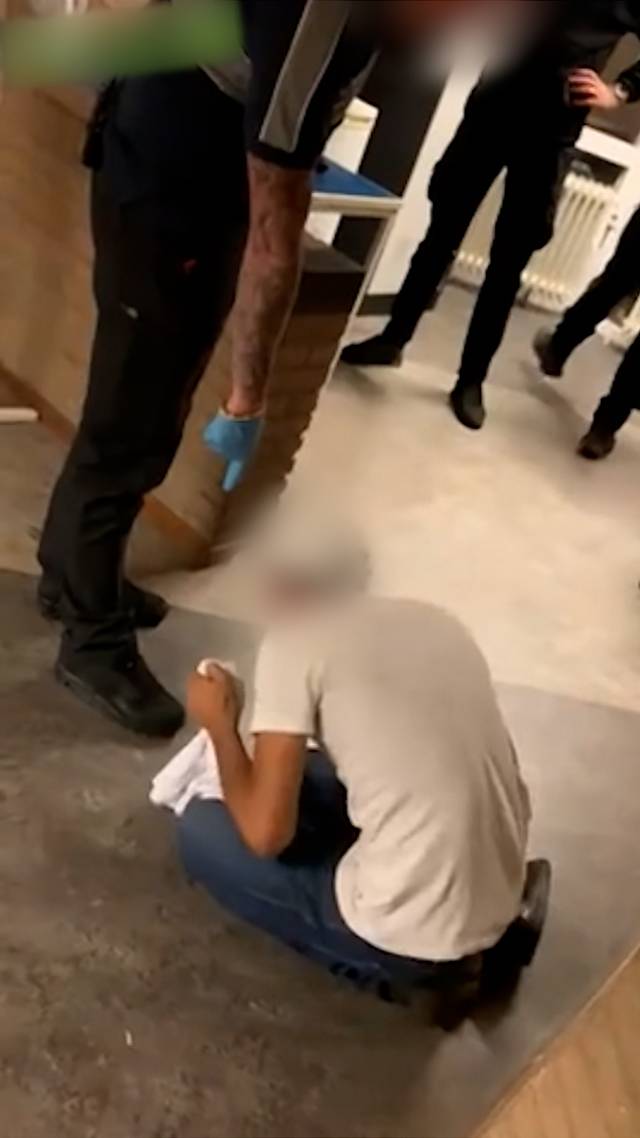 Schoen kussen in azc