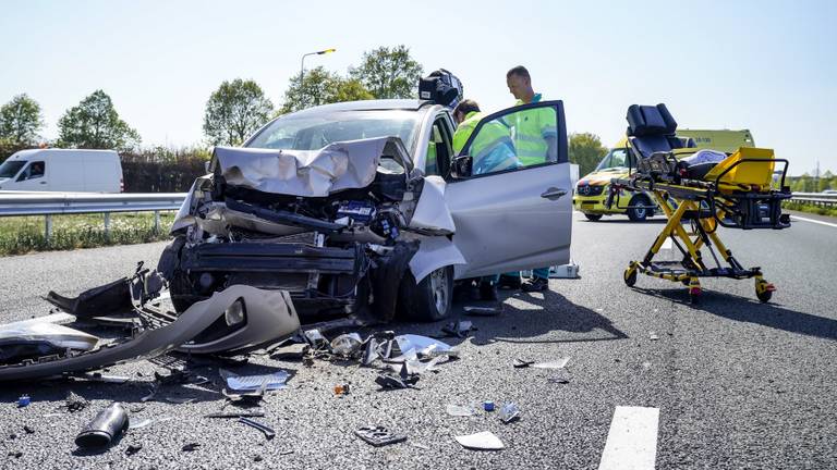 Ongeval op de A59 (foto: Marcel van Dorst/SQ Vision Mediaprodukties)