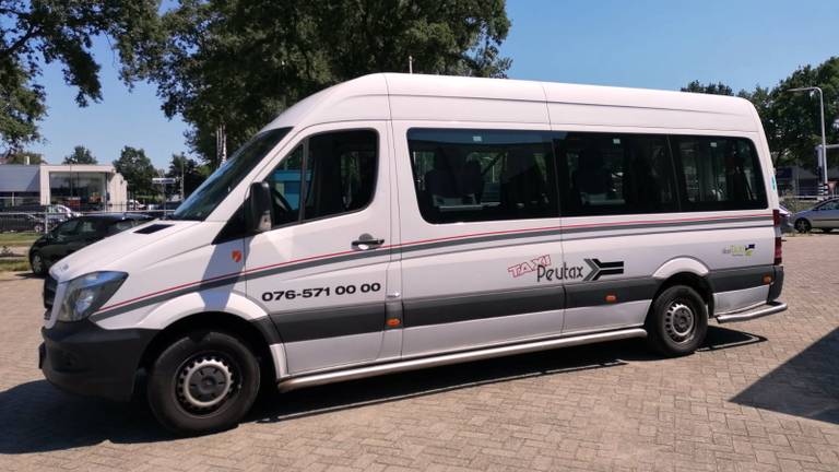 Ook Deeltaxi West-Brabant heeft chauffeurs te kort.