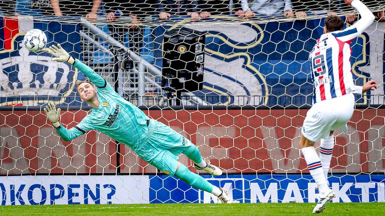 Vaessen benutte na 8 minuten al een strafschop tegen RKC (foto: Marcel van Dorst).