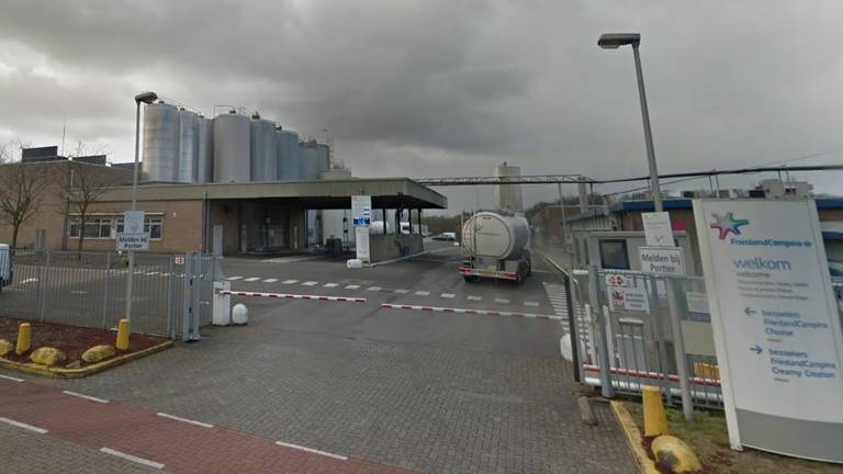 De kaasfabriek van FrieslandCampina in Rijkevoort. (Foto: Google Streetview)