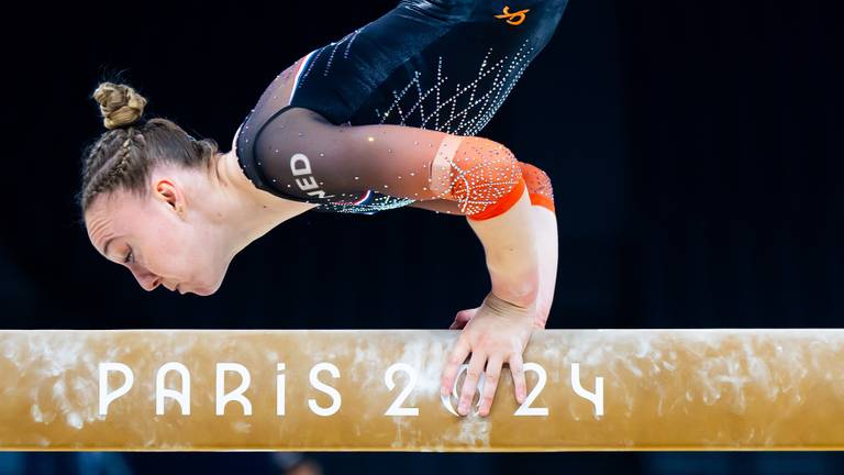 Tisha Volleman tijdens de podiumtraining in Parijs. (Foto: ANP, Iris van den Broek)