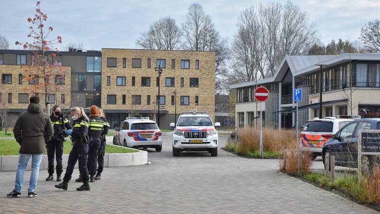 De steekpartij vond plaats aan de Reitse Hoevenstraat in Tilburg (foto: Toby de Kort).