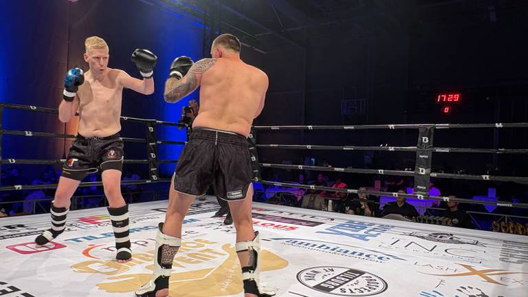 Joris in actie op het kickboksgala in Tilburg (Foto: Imke van de Laar)
