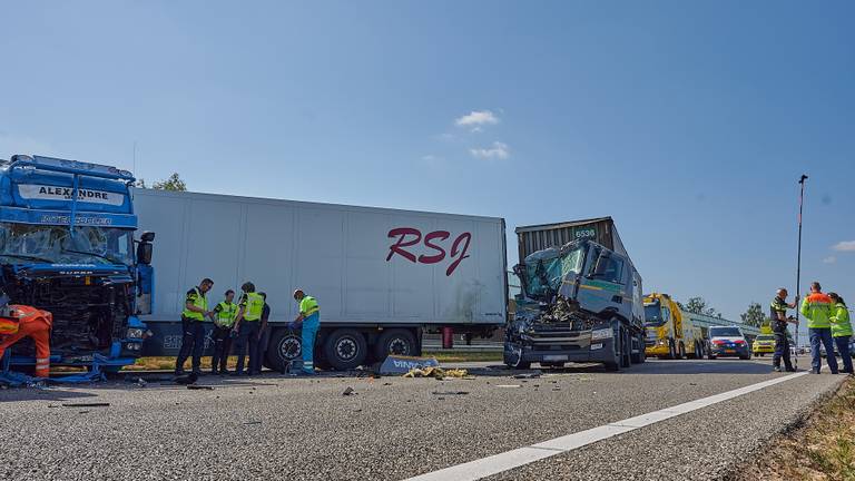 A16 Bij Breda Nog Uren Dicht Na Ongeval Met Twee Vrachtwagens Omroep Brabant