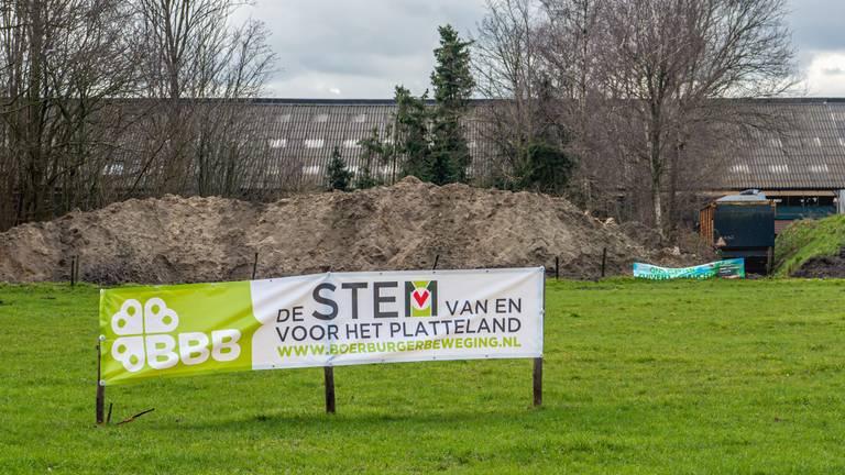 Een spandoek van BBB in Drimmelen (Foto: ANP).