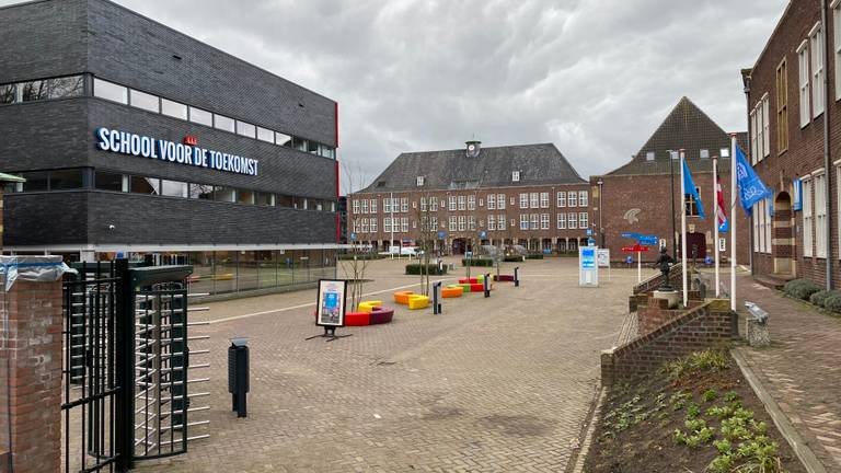 Het Koning Willem I college is ontruimd (Foto: Ilse Schoenmakers). 