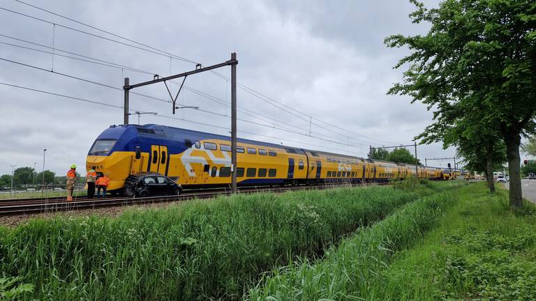 Aanrijding met een auto bij Bergen op Zoom (foto: Noël van Hooft).