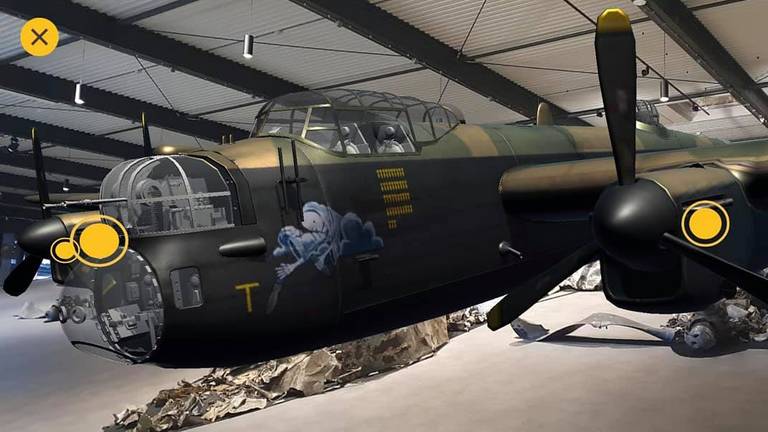De Lancaster zoals die via de app vliegend is te zien in het Oorlogsmuseum in Overloon. 