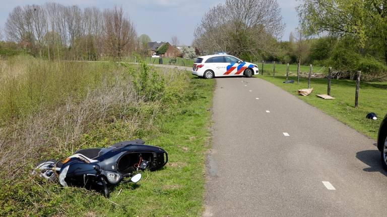 De bestuurder ging er te voet vandoor. (Foto: SK-Media)