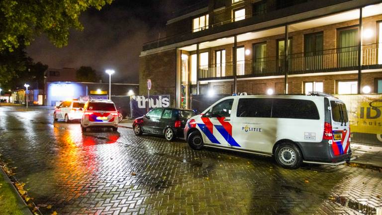 De politie doet ter plekke onderzoek. (Foto: Dave Hendriks / SQ Vision)