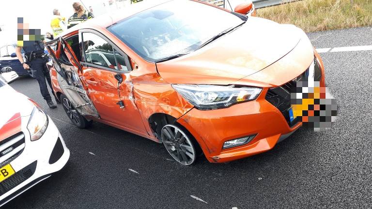 De automobiliste werd bij Dordrecht tot stoppen gedwongen (Foto: Twitter Team Verkeer Zeeland-West-Brabant).