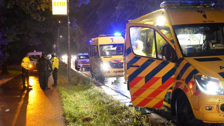 Het ongeluk gebeurde op het fietspad langs de Backer en Ruebweg in Breda (foto: Perry Roovers/SQ Visioon).