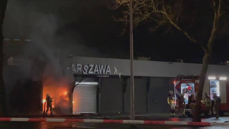 Schade na de aanslag op een Poolse supermarkt in Tilburg (foto: Jack Brekelmans).