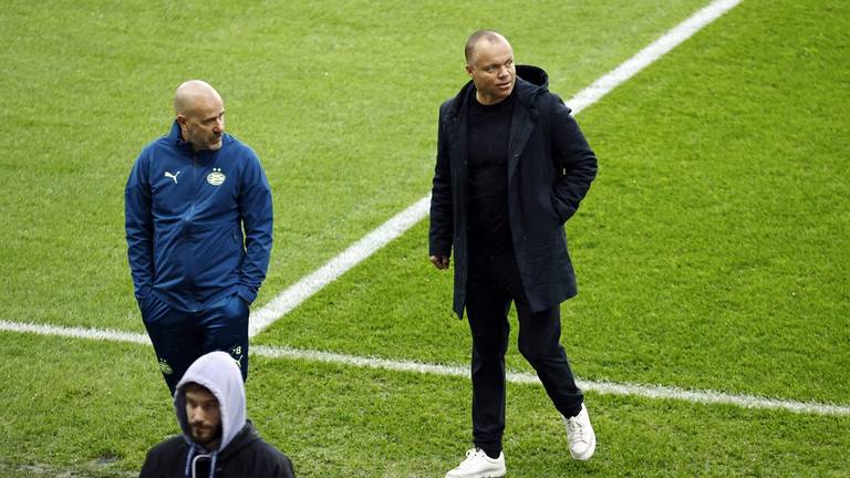 Peter Bosz en Earnest Stewart (foto: ANP). 