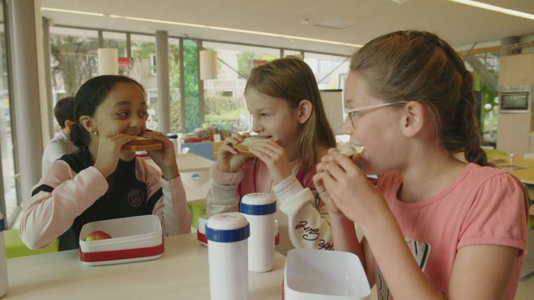 Gratis boterhammen op school: 'Kinderen horen niet met honger in de klas'