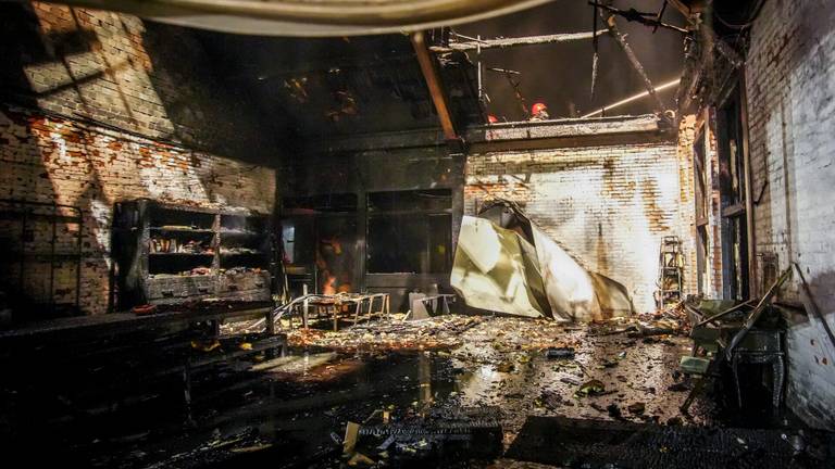 Grote brand verwoest klaslokalen van basisschool in Eindhoven