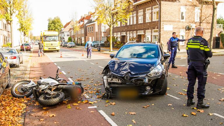 De motorrijder raakte gewond.(Foto: Dave Hendriks/SQ Vision)